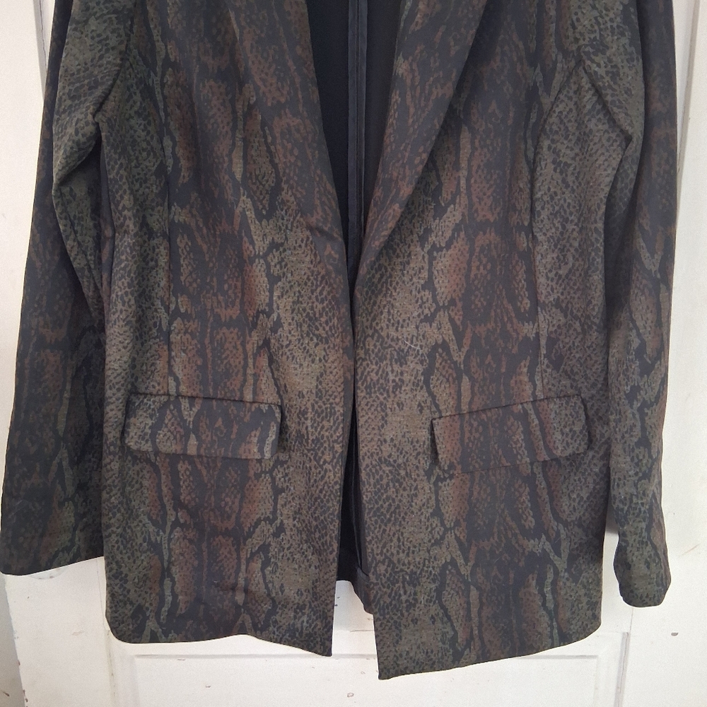 Liverpool LA Python Print Open Front Boyfriend Bl… - image 3